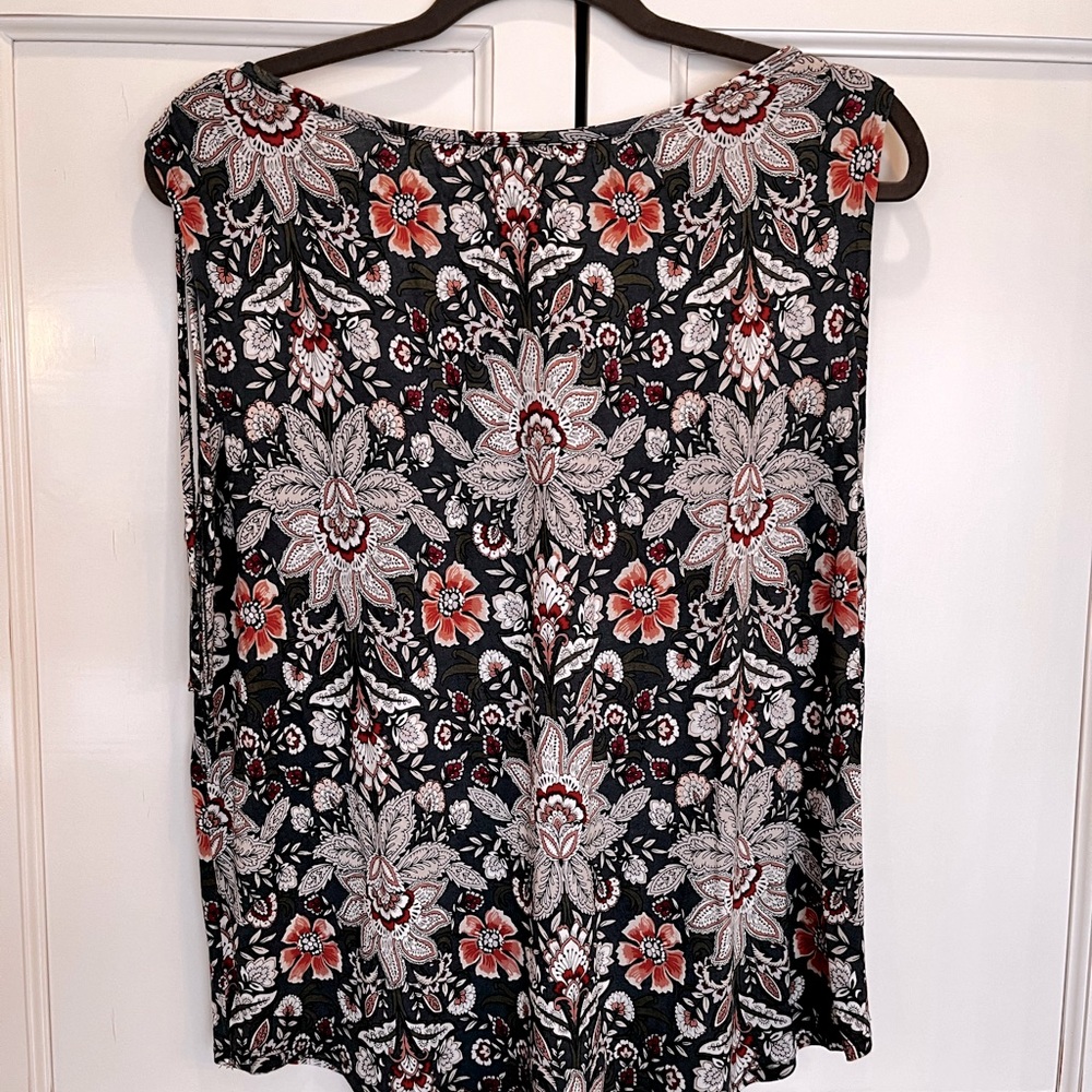 Loft sleeveless blouse. Very soft   Size Large